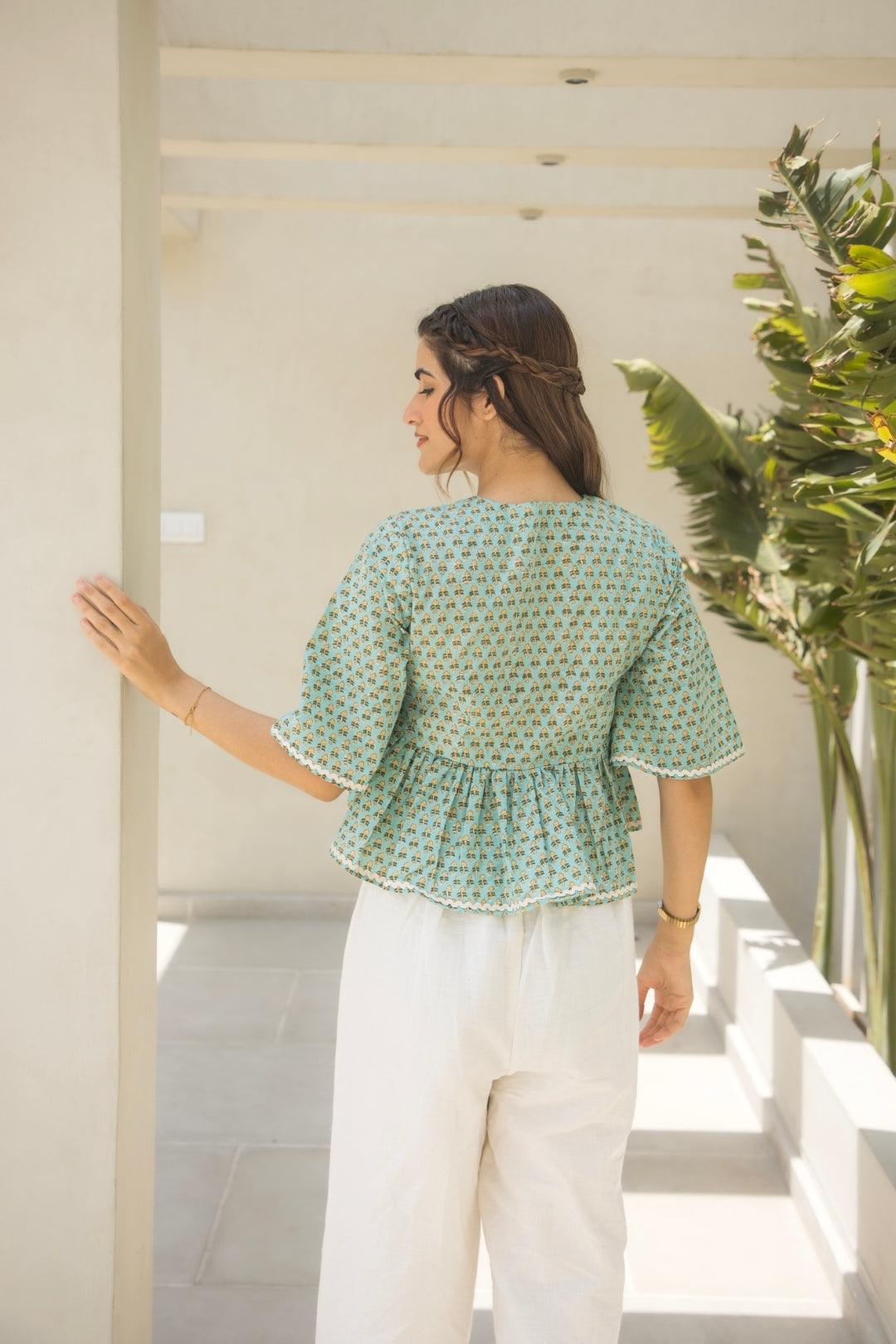 QUAINT TOP