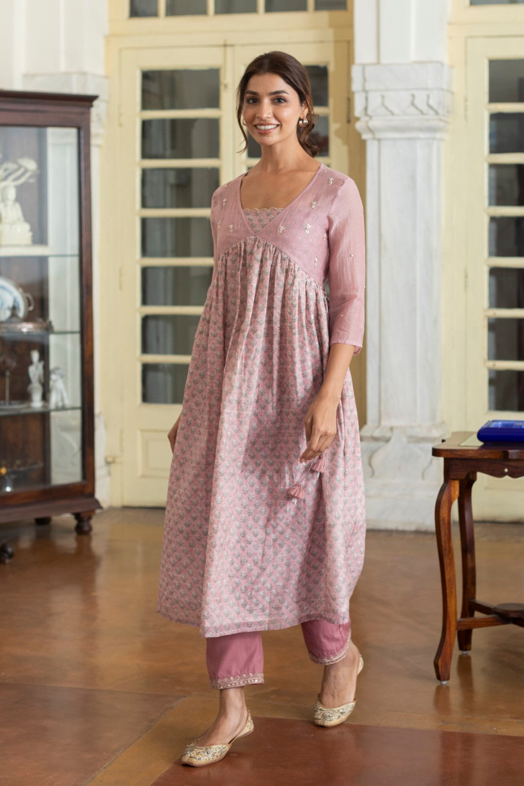 ECCENTRIC CHANDHERI KURTA SET