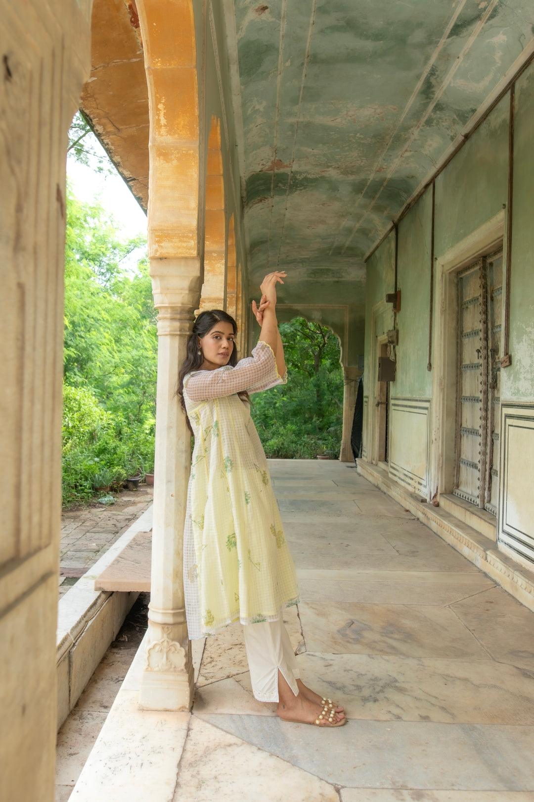MAYE DORIYA KURTA
