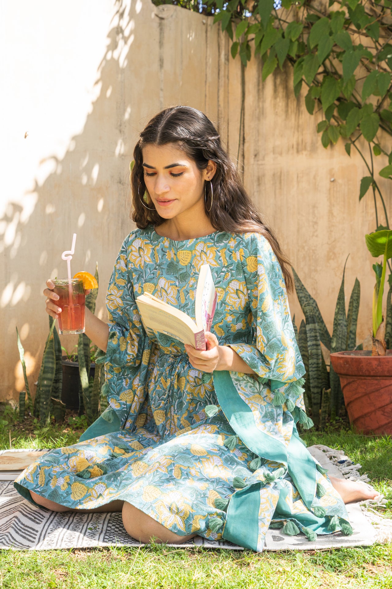 HINT OF SAGE SHORT COTTON KAFTAN WITH TASSELS