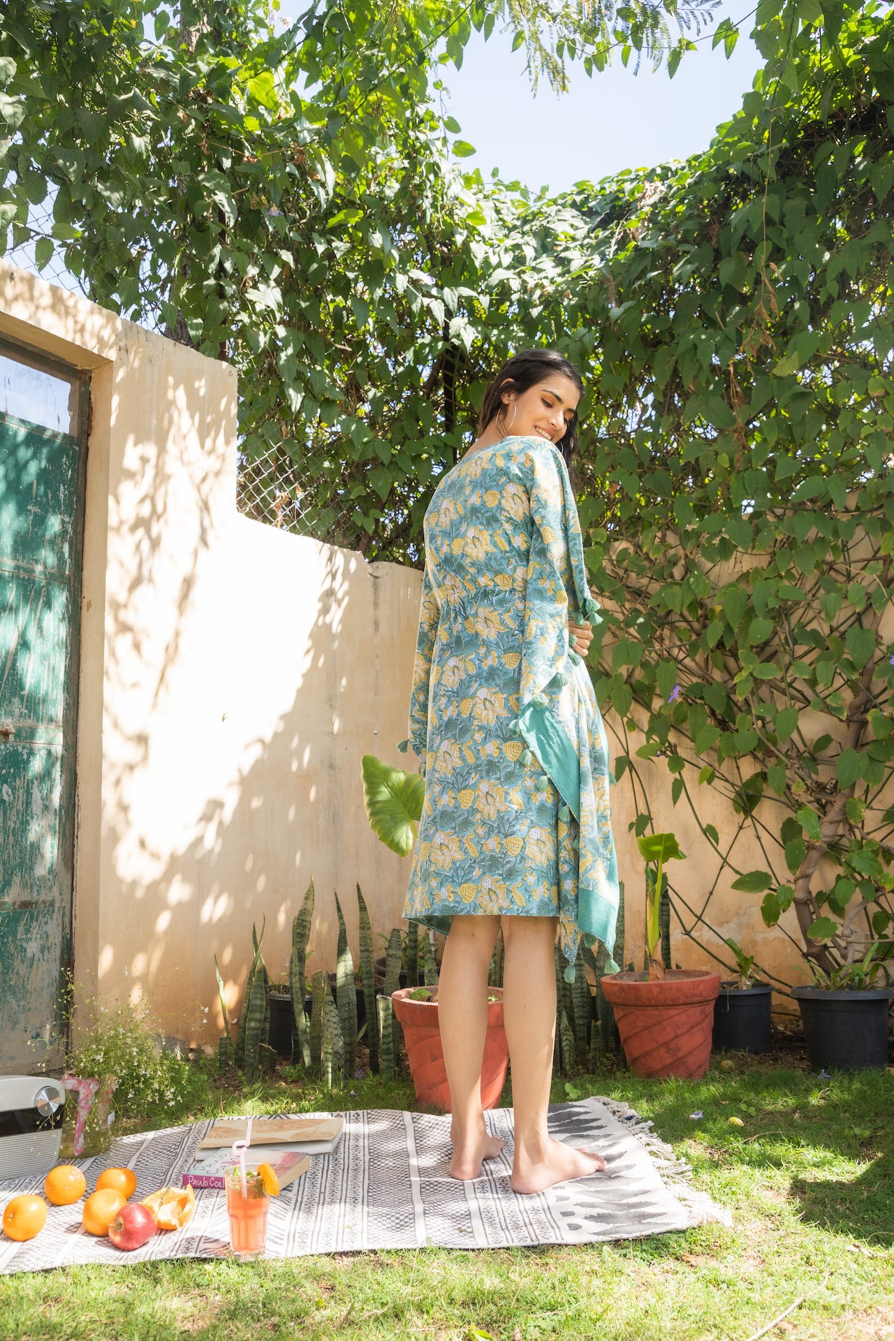 HINT OF SAGE SHORT COTTON KAFTAN WITH TASSELS