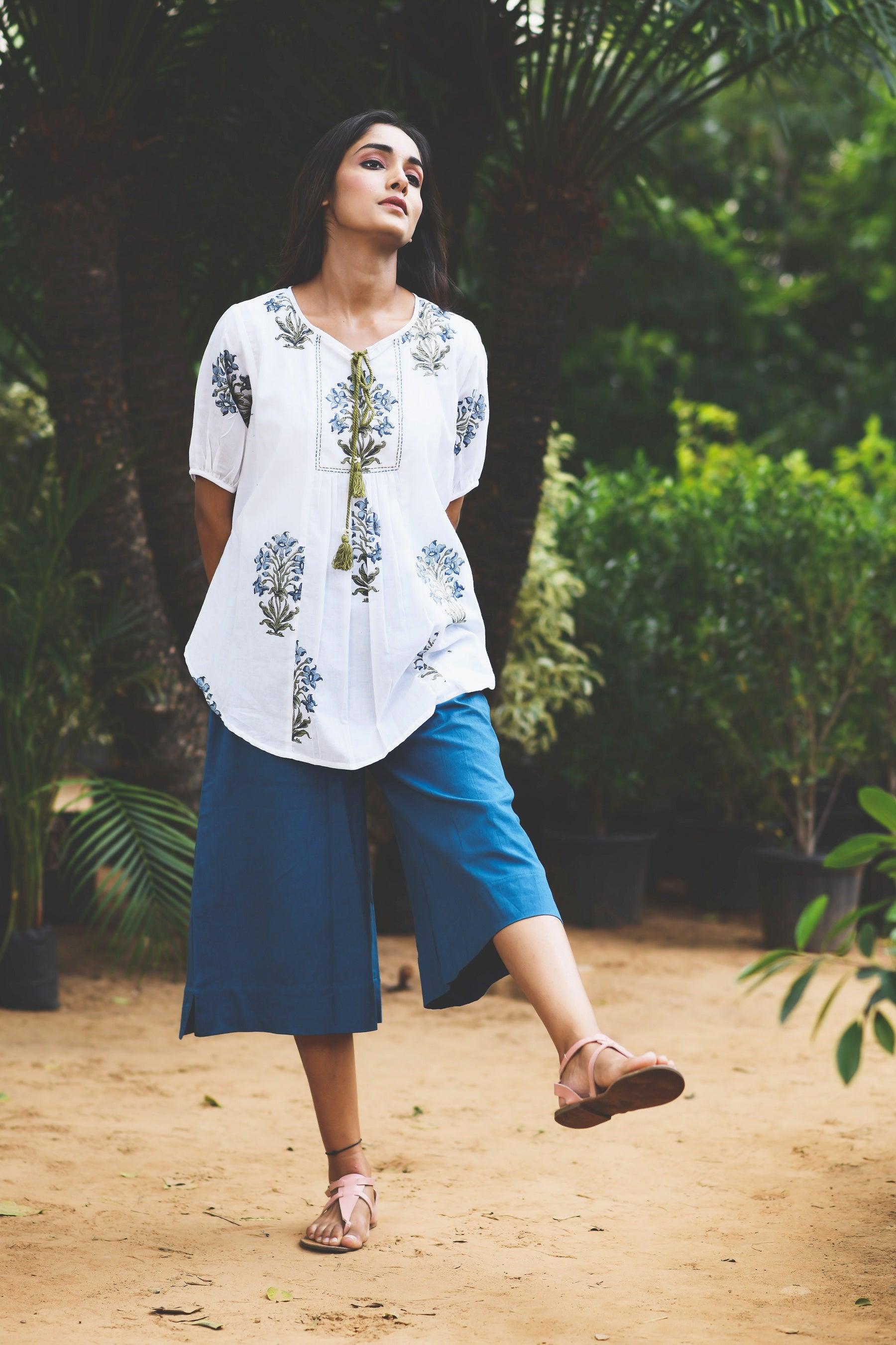 VIVID WHITE FLORAL COTTON TOP