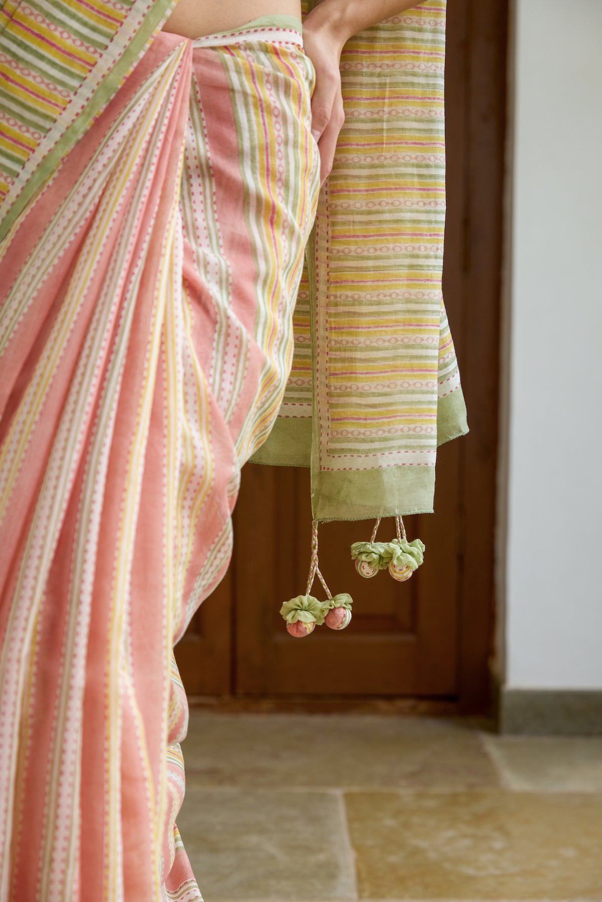 SUNSET LINES SAREE WITH UNSTITCHED BLOUSE