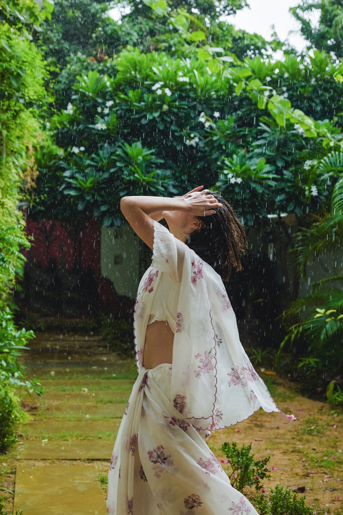 THE WINTER DOVE SAREE WITH UNSTITCHED BLOUSE