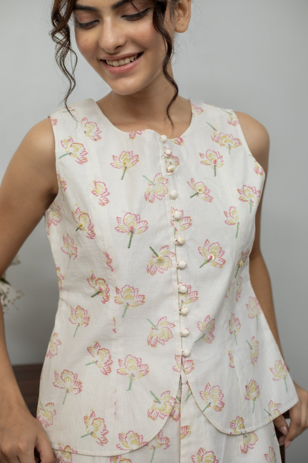 WHISPERING LILY WAISTCOAT TOP