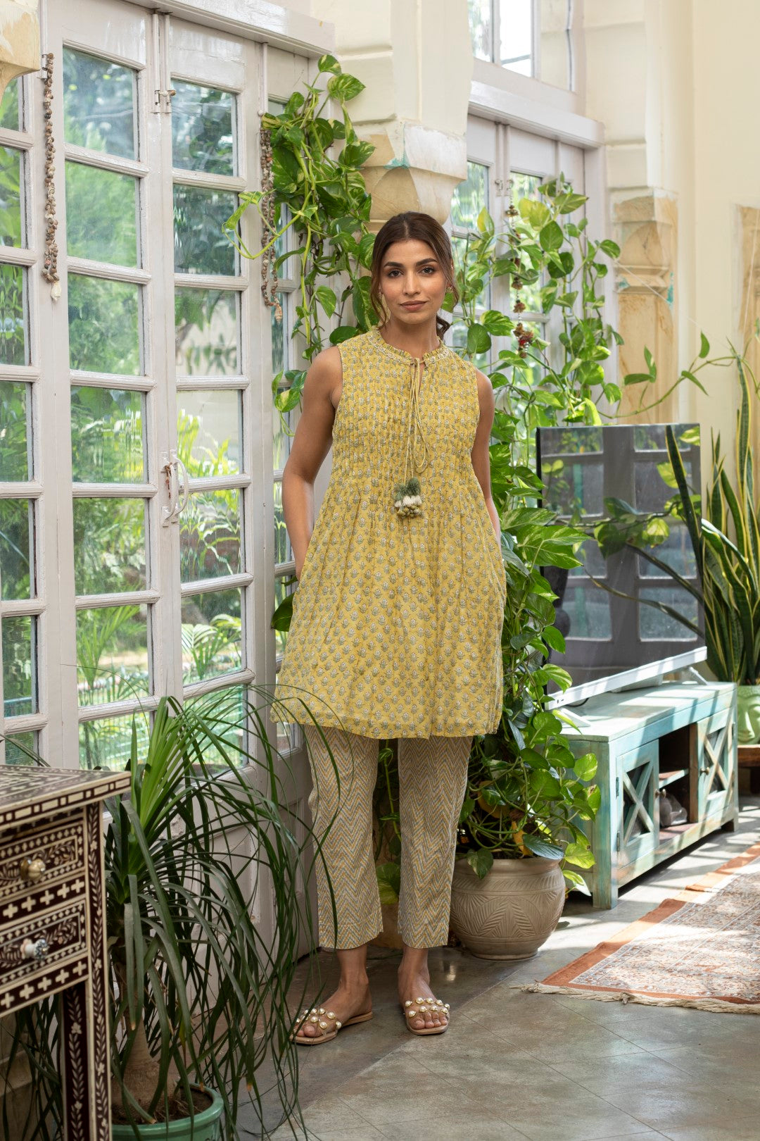 MINIMAL CHANDHERI KURTA SET