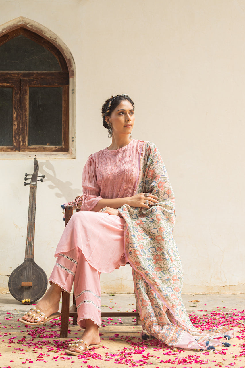 GAUHAR KURTA