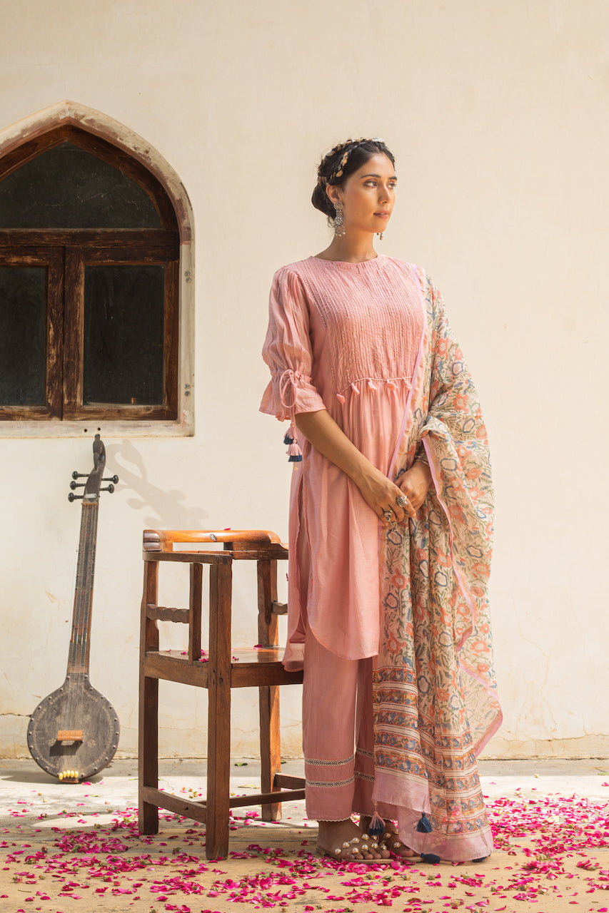 GAUHAR KURTA
