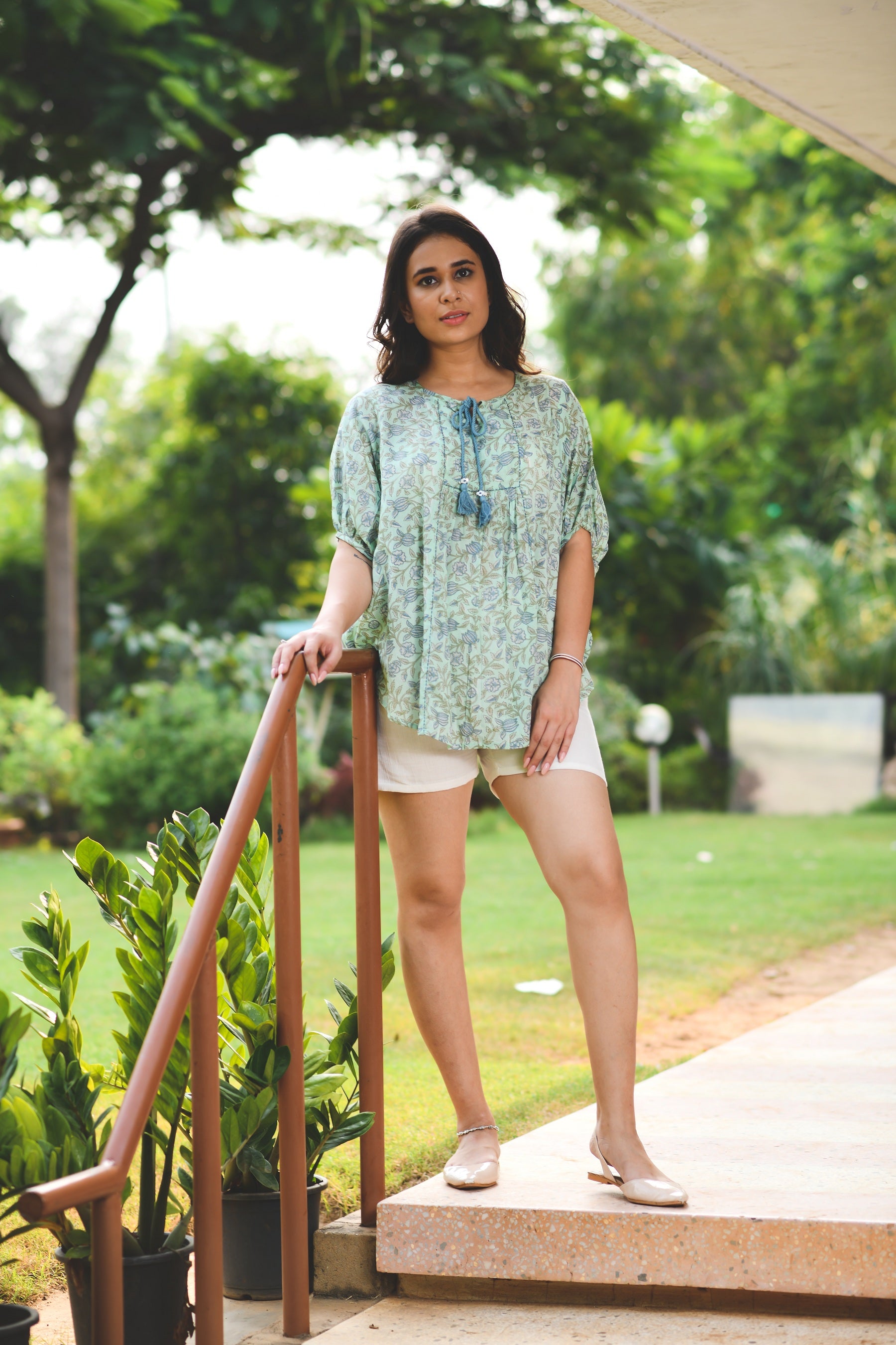 HINT OF MINT FLORAL TOP